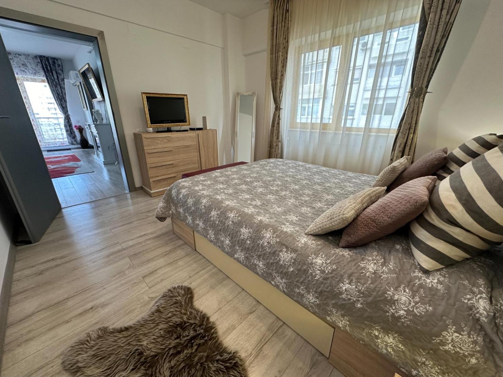 Downtown "Rendez-Vous" Luxury Apartment Bacău Exterior foto