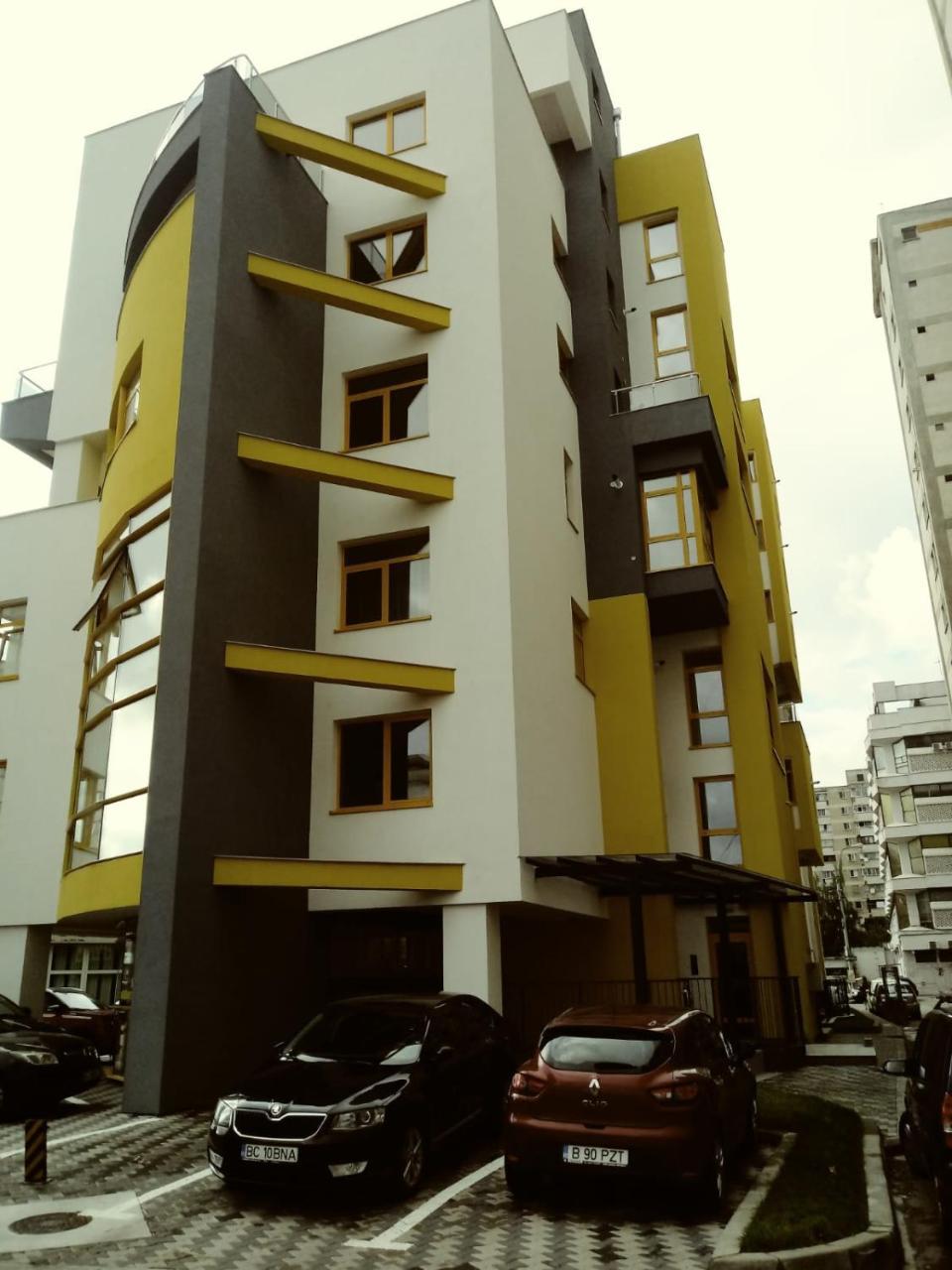 Downtown "Rendez-Vous" Luxury Apartment Bacău Exterior foto
