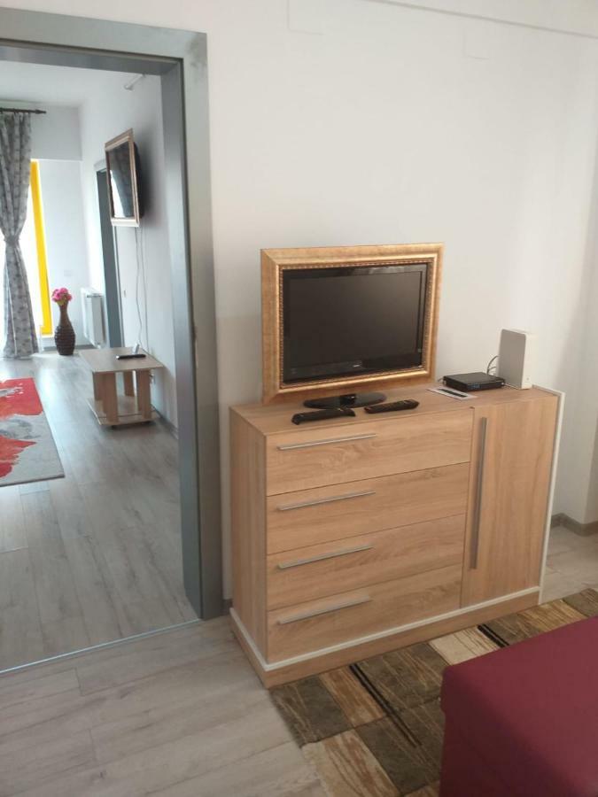 Downtown "Rendez-Vous" Luxury Apartment Bacău Exterior foto